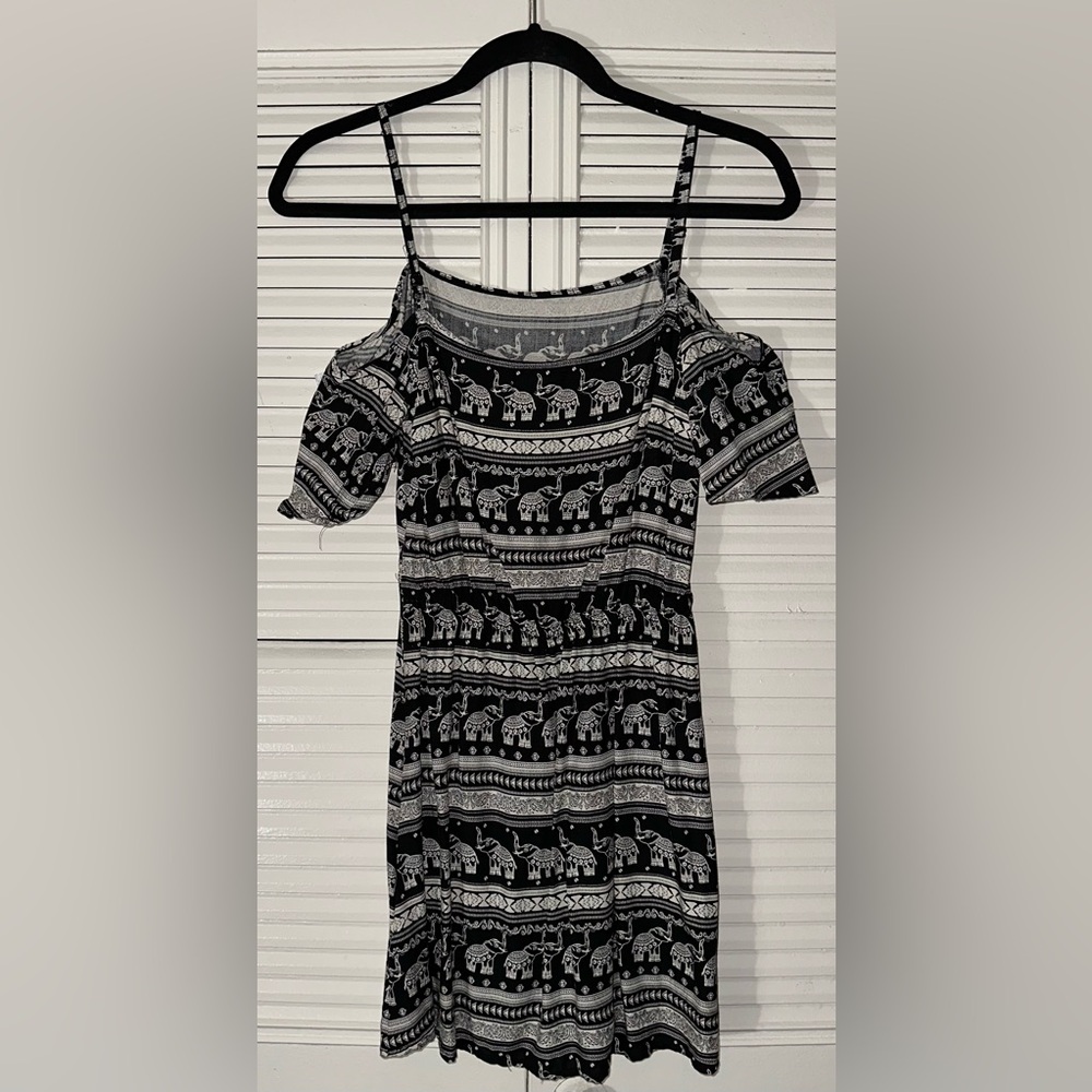 H&M x Coachella Off Shoulder Elephant Print Top Size 4